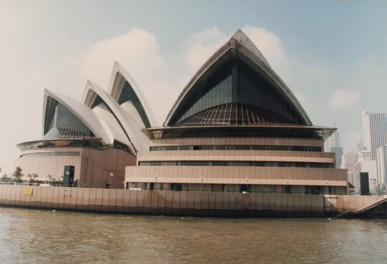 Sydney Opera house full on